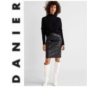 Danier Black Leather Pencil Skirt Size 8